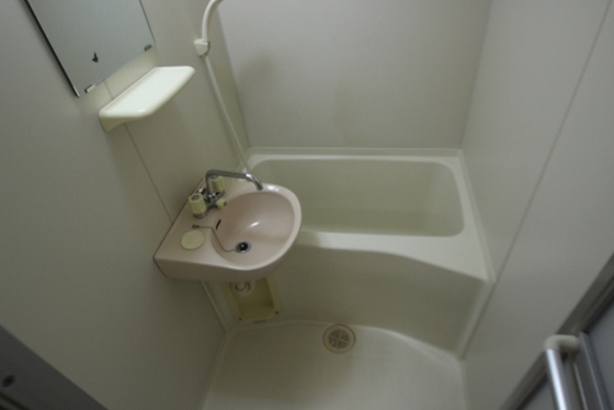 バス・シャワールーム　※別部屋の写真です