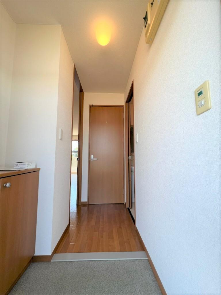 玄関　※102号室画像です