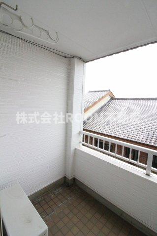 バルコニー　暖かな日差しのふりそそぐバルコニー