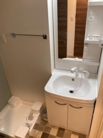 洗面設備　シンプルで使いやすい洗面台です！