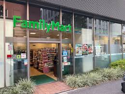 コンビニ　ファミリーマート 青山外苑東通り店（コンビニ）まで89m