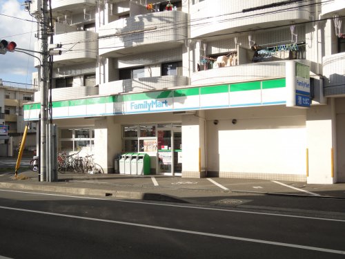 コンビニ　ファミリーマート 松山本町六丁目店（コンビニ）まで312m