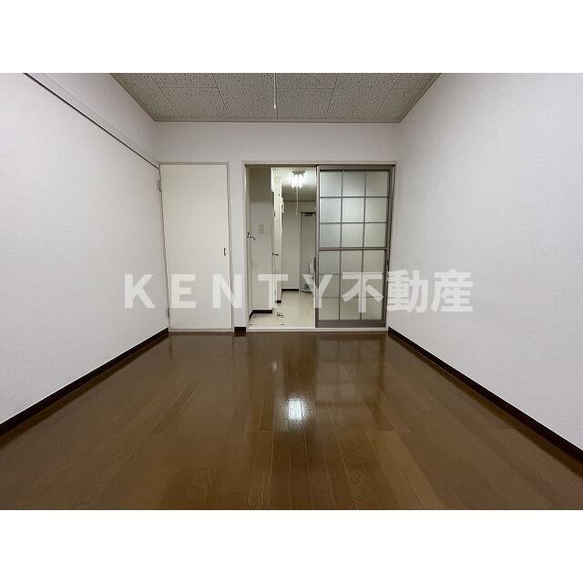 その他部屋・スペース　広くて明るい寝室