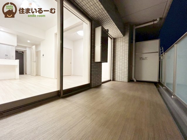 バルコニー　奥行きも広々バルコニー