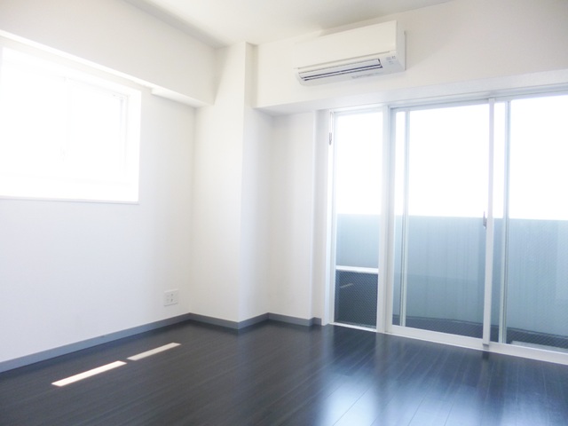 居室・リビング　2面採光の明るいお部屋です☆彡