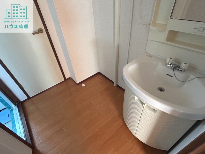 洗面設備　※別号室の写真になります。