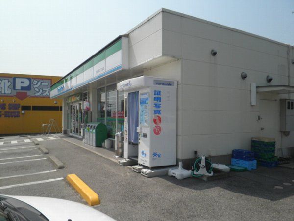 コンビニ　ファミリーマート北若松原店（コンビニ）まで2100m