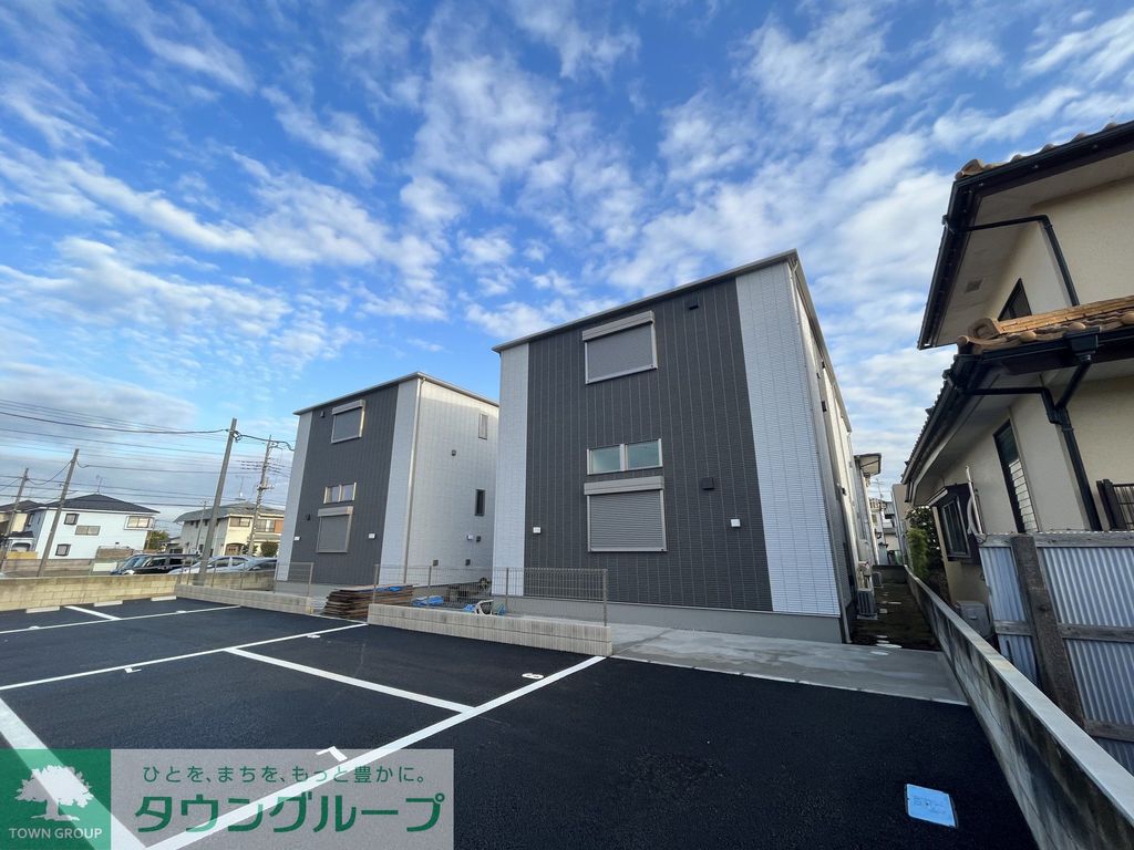 建物外観　駐車場