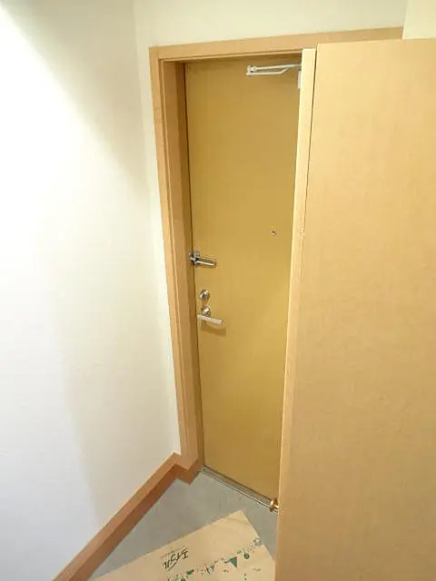玄関　※同タイプ参考写真