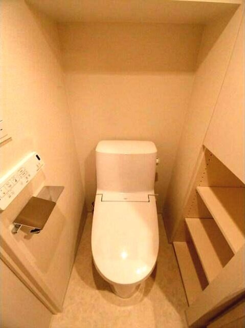 トイレ　温水洗浄便座