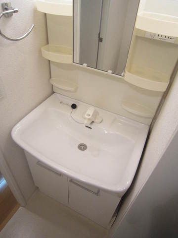 洗面設備　★便利な独立洗面台（シャンプードレッサー付）★