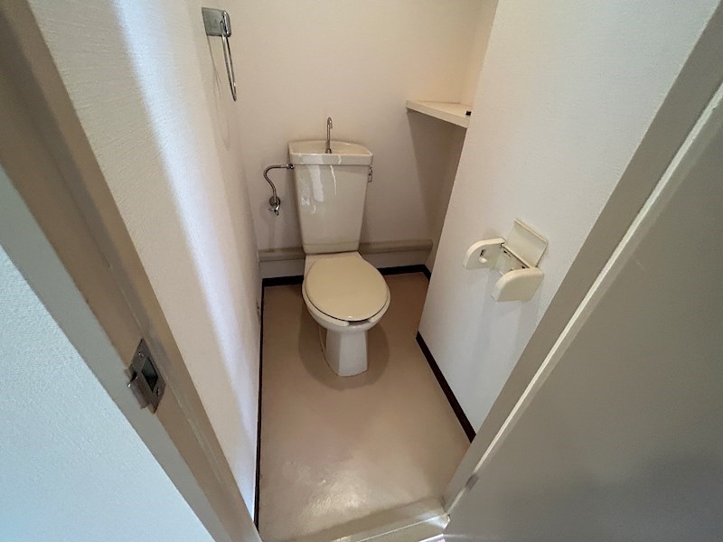 ロイヤルメゾン西宮北口7のトイレ写真