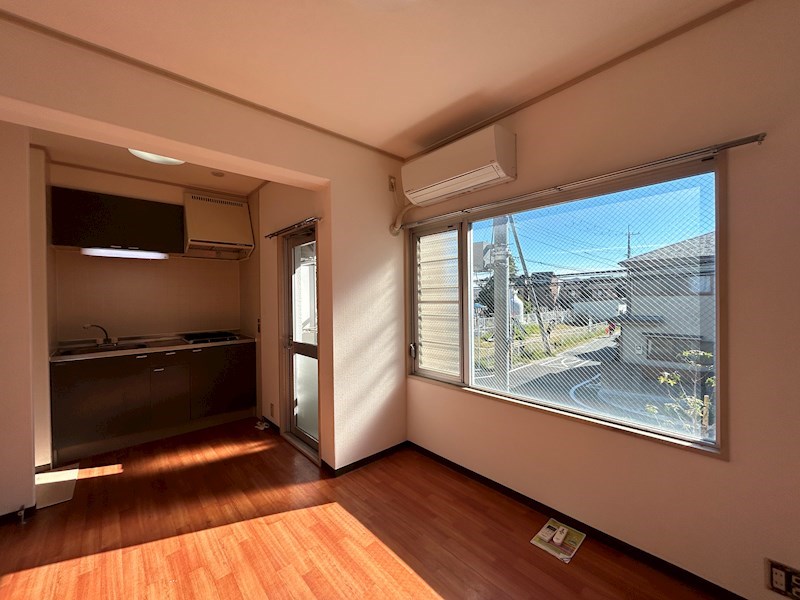 ロイヤルメゾン西宮北口7の居間写真