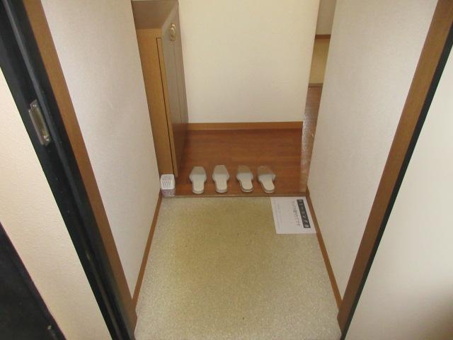 玄関　下駄箱あり