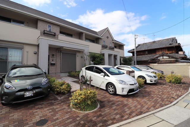 駐車場　敷地内駐車場