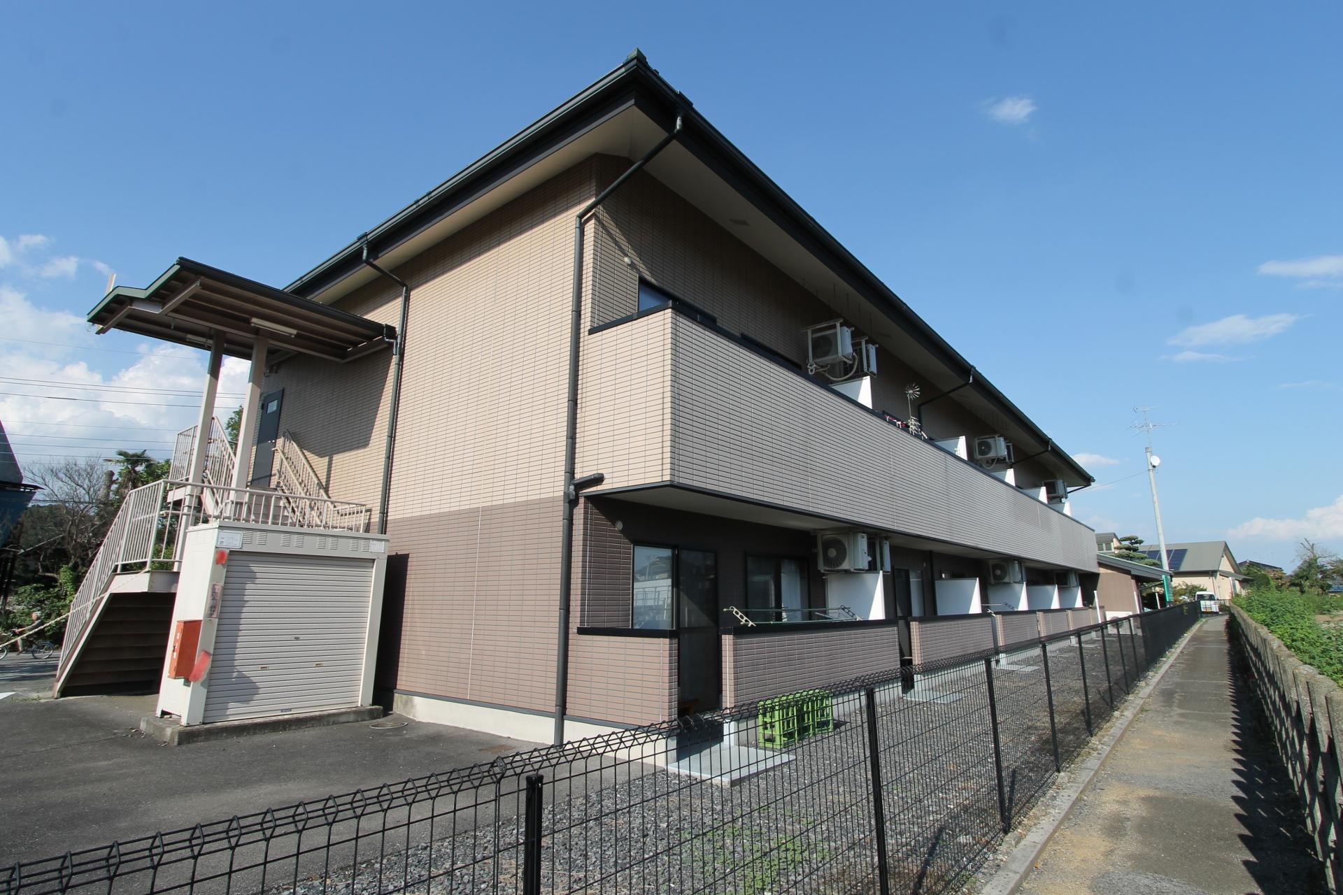 建物外観　駅から徒歩2分！！緑に囲まれた環境です♪