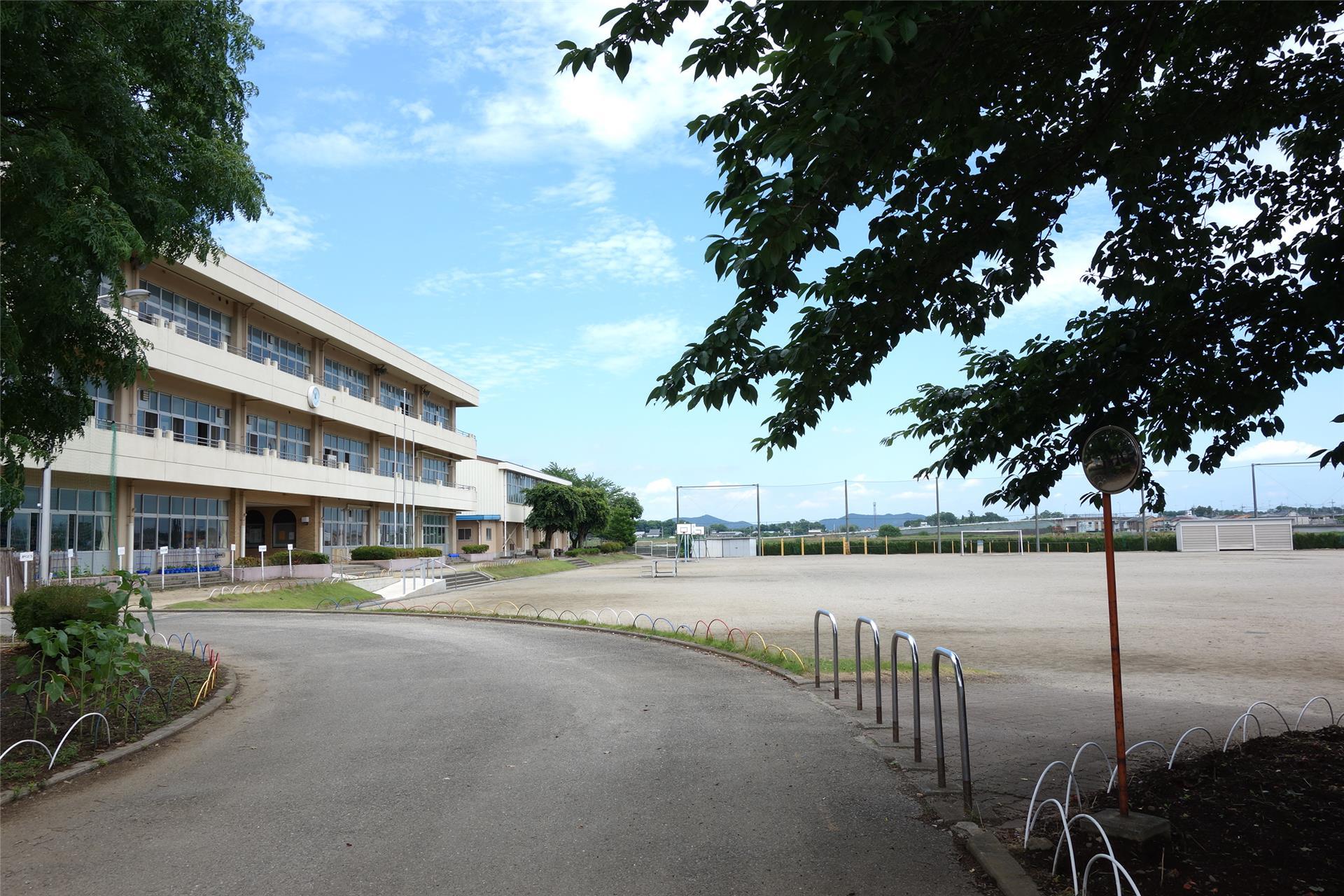 小学校　足利市立富田小学校（小学校）まで396m