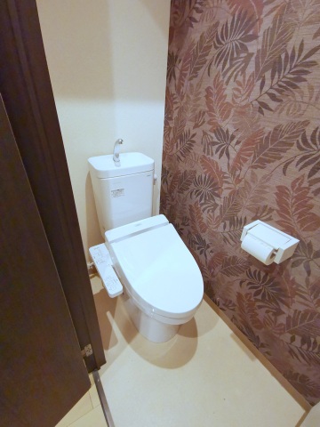 トイレ　温水洗浄暖房便座付き