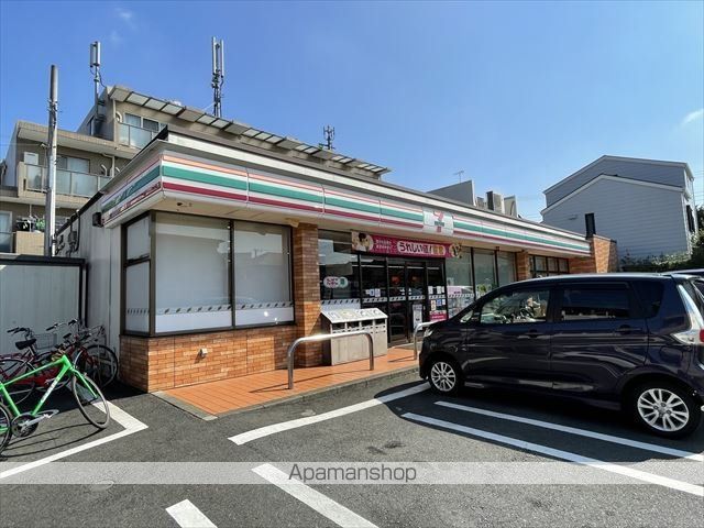 コンビニ　セブンイレブン（コンビニ）まで740m