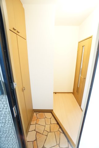 玄関　※同物件・同タイプの写真です。