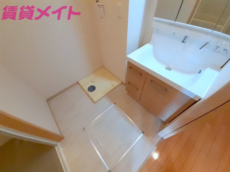 洗面設備　別部屋参考写真です