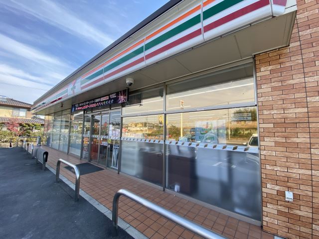 コンビニ　セブンイレブン（コンビニ）まで920m