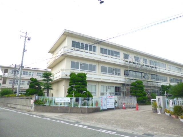 小学校　赤穂市立尾崎小学校（小学校）まで680m