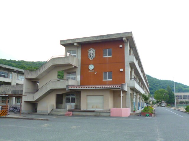 中学校　赤穂市立赤穂東中学校（中学校）まで1039m