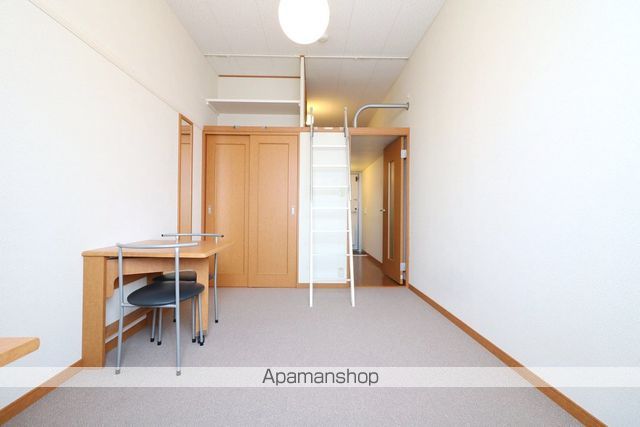 レオパレスコンフォート小松の居間写真