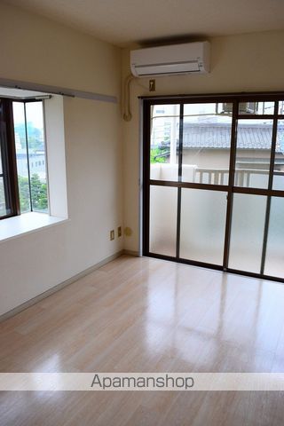 ウエストヒル湘南台の居間写真