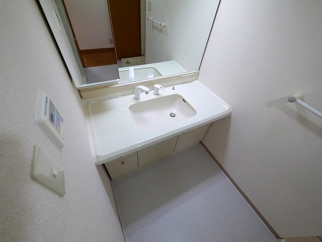 洗面設備　使いやすい洗面所です