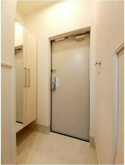 玄関　収納もある玄関です