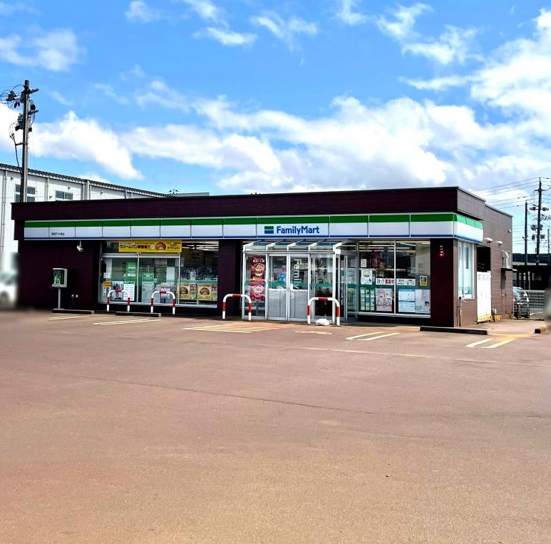 コンビニ　ファミリーマート下々条店（コンビニ）まで486m