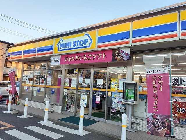 コンビニ　ミニストップ高野台店（コンビニ）まで450m