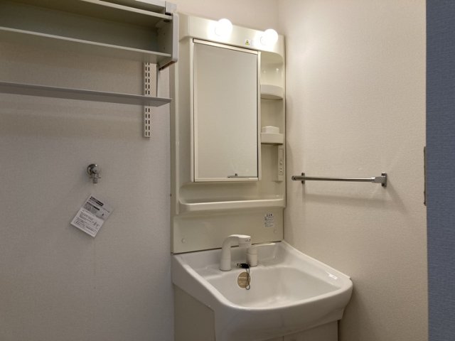 洗面設備　同物件別部屋です。