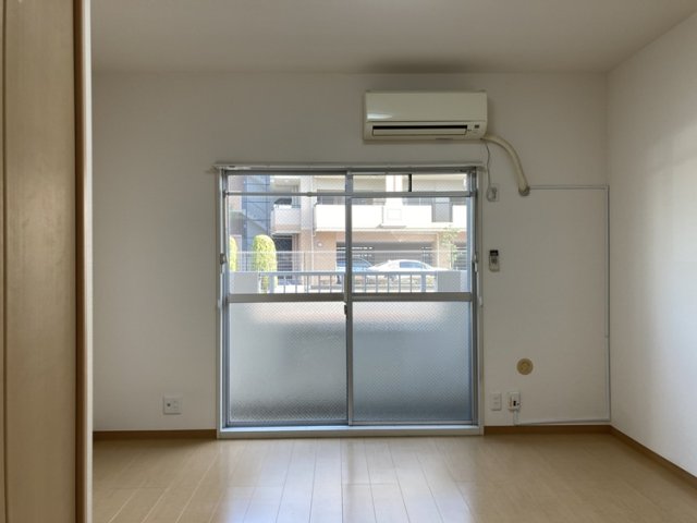 居室・リビング　同物件別部屋です。