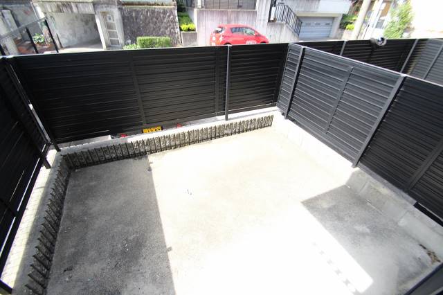 バルコニー　専用庭。イメージ写真