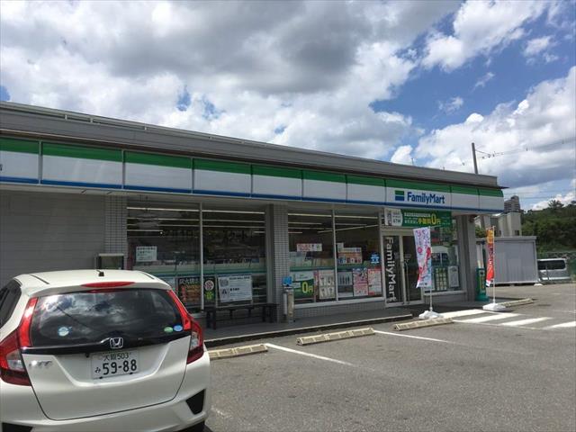 コンビニ　ファミリーマート（コンビニ）まで723m
