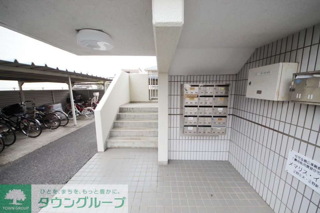 ロビー　駐車場