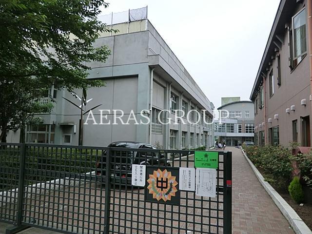 中学校　杉並区立高井戸中学校（中学校）まで715m