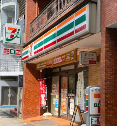 コンビニ　セブンイレブン 台東蔵前3丁目店（コンビニ）まで243m