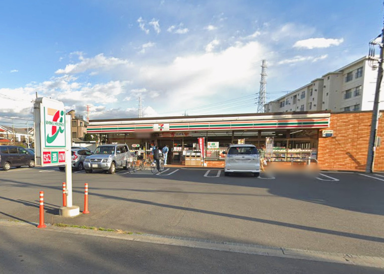 コンビニ　セブンイレブン（コンビニ）まで240m