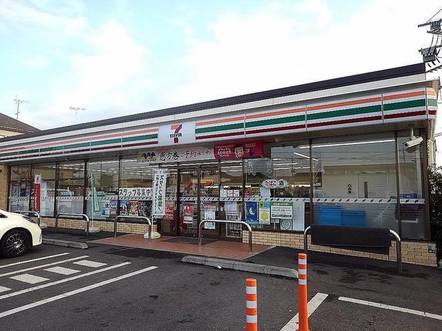 コンビニ　セブンイレブン（コンビニ）まで600m