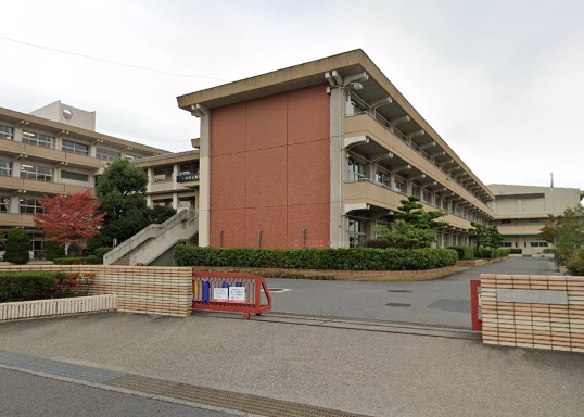 中学校　尾西第一中学校（中学校）まで331m