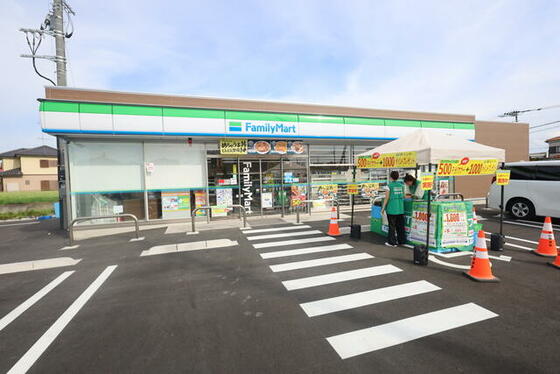 コンビニ　ファミリーマート幸手陽光桜通り店（コンビニ）まで583m