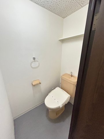 トイレ　同物件、別号室の写真です。