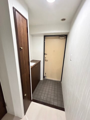 玄関　同物件、別号室の写真です。