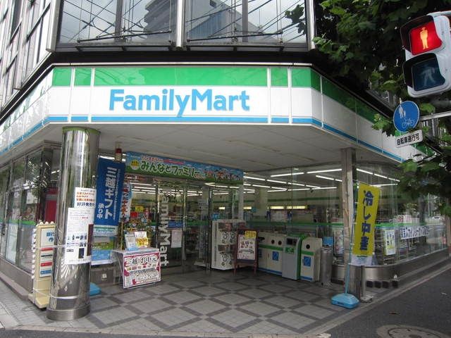 コンビニ　ファミリーマート（コンビニ）まで30m