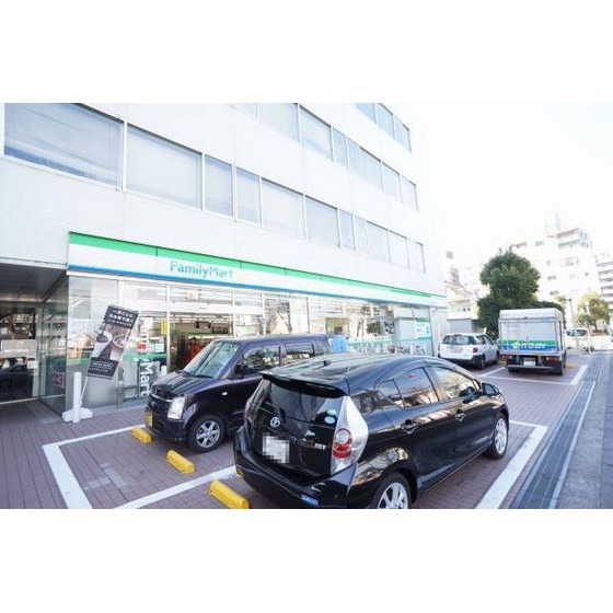 コンビニ　ファミリーマート横浜中山町店（コンビニ）まで660m