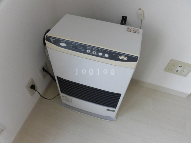 その他設備　冬はあったか石油ストーブです。